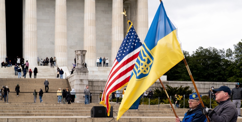 флаги сша и украины