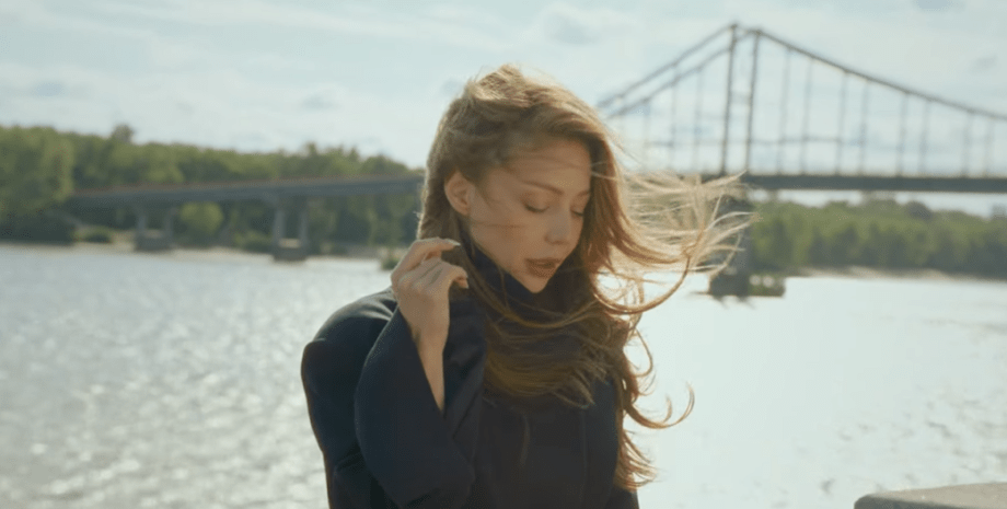 Тина Кароль в Киеве Тина Кароль гуляет по Киеву