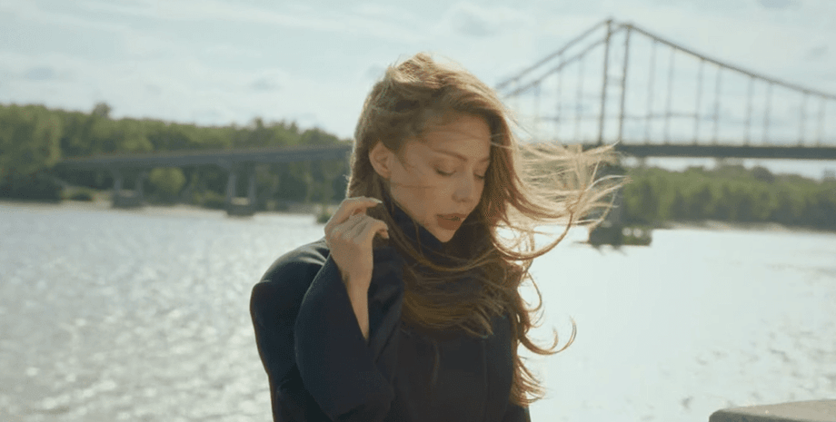 Тіна Кароль гуляє Києвом