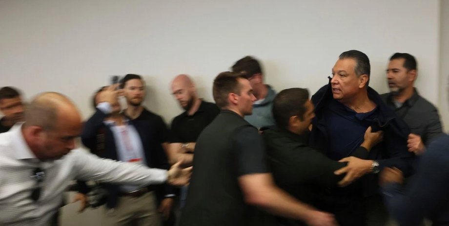 Сенатора позже отпустили