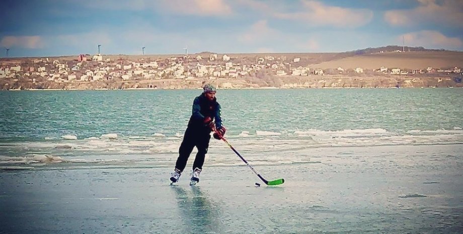Василий Ломаченко хоккей на море