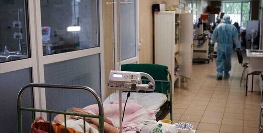 Пацієнти з коронавірусом, лікарня, лікарняні ліжка, госпіталізації