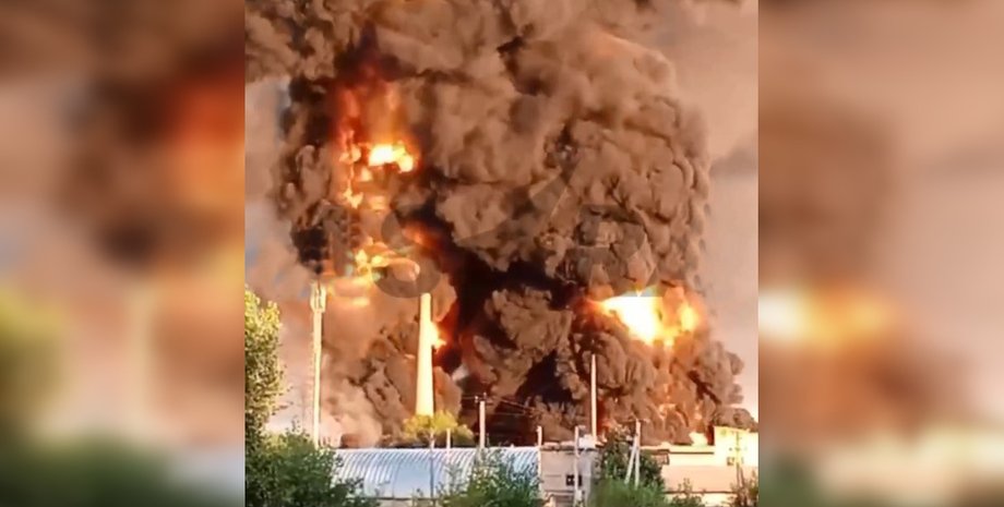 Пожар под Волгоградом 9 июля, Калач-на-Дону 9 июля, Калач-на-Дону пожар, Калач-на-Дону прилет, ВСУ удар дронов, дроны ВСУ 9 июля