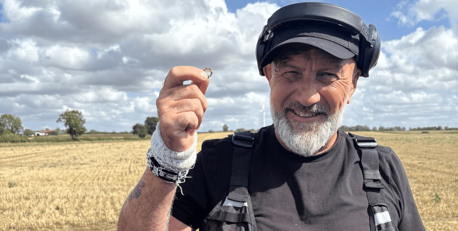 Мужчина нашел в земле старинный предмет: им оказался ценный артефакт 700-летней давности