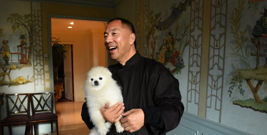 Майлз Го в своей квартире в Нью-Йорке в 2017 году.