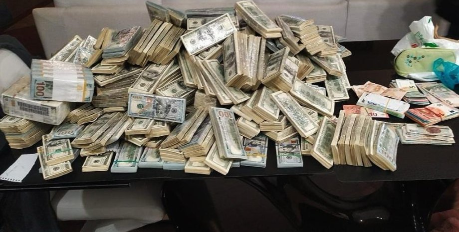 пачки долларов, доллары, много долларов, деньги, купюры, деньги обыск, доллары обыск