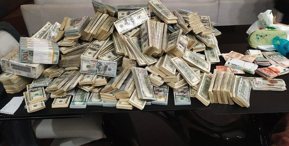 пачки долларов, доллары, много долларов, деньги, купюры, деньги обыск, доллары обыск