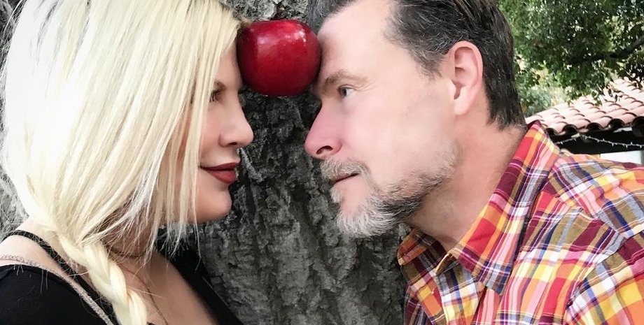 Торі Спеллінг, Дін Макдермотт, яблуко, дерево