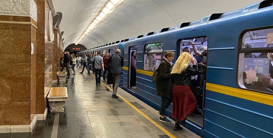 Метро у Києві може зупинитися в разі посилення атак РФ на енергосистему Метро у Києві