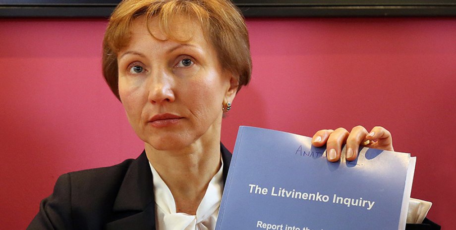 Марина Литвиненко с заключением по делу Александра Литвиненко / Фото: PA Images / ТАСС