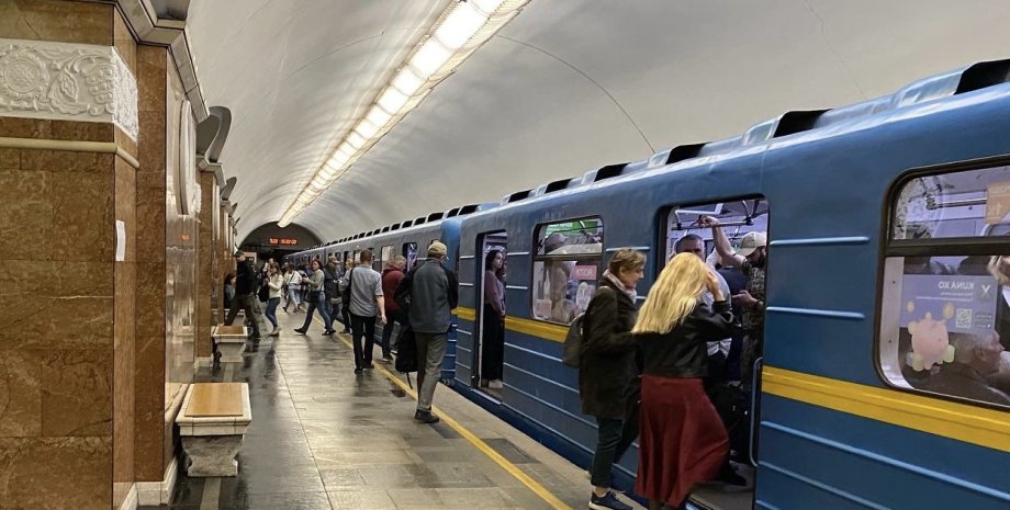 Київський метрополітен, метро Києва, станція, пасажири, поїзд