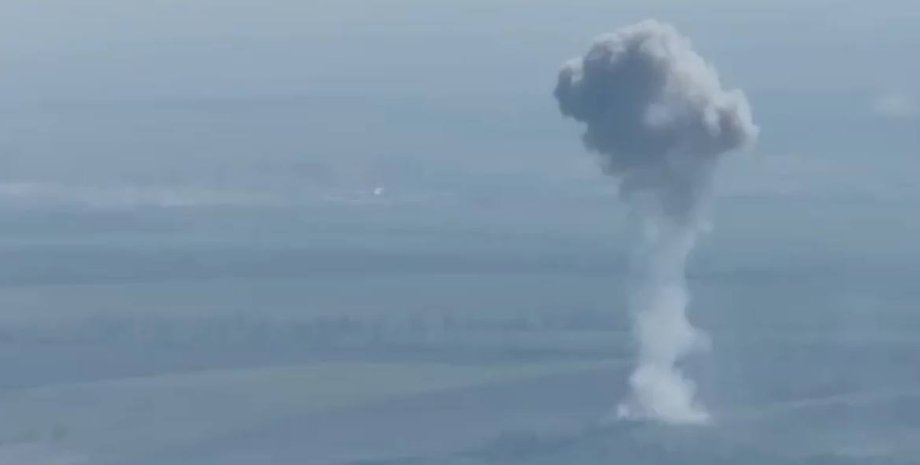 Бахмутський напрямок, вибух, російські окупанти, ворожа техніка, Армія дронів, САУ 2С1 "Гвоздика"