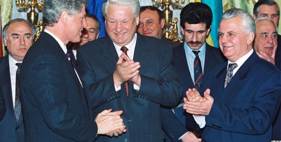 Клинтон жалеет о ядерном разоружении Украины