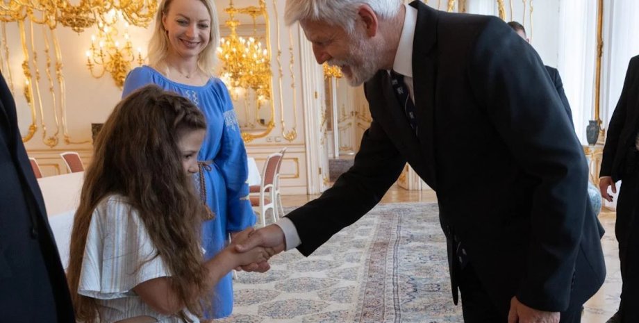 новости украины, новости чехии, петр павел, буллинг украинки в чехии, в чехии плюнули в лицо девочке из украины