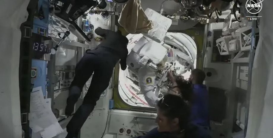 астронавты МКС