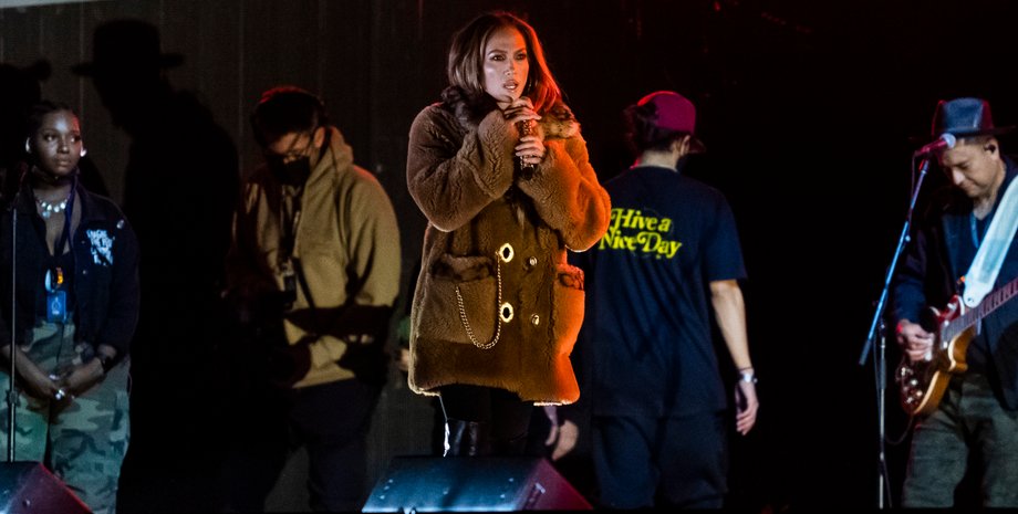 Дженнифер Лопес, Дженнифер Лопес стиль, пальто на осень 2023, пальто на зиму, бен аффлек жена, тренды зимы 2023-24