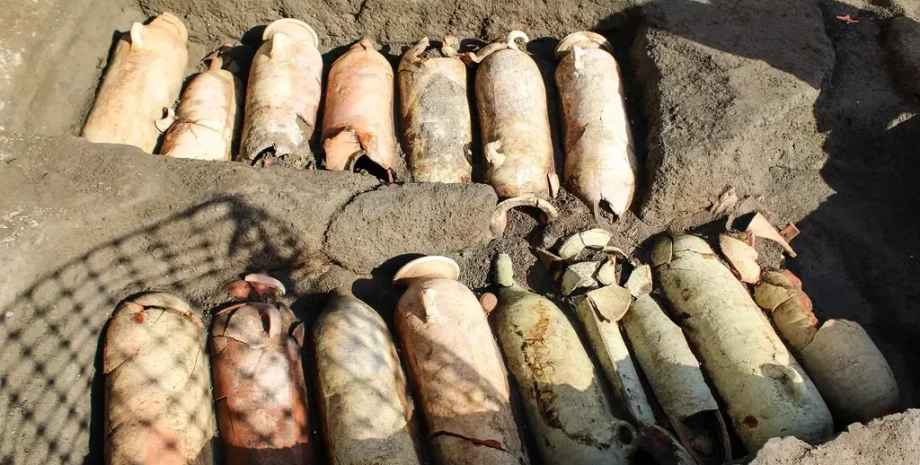 раскопки Помпеи, лава, Везувий, захоронение, раскопки, археологи, археология, останки, амфора, фрагмент, скелет, исследования, находка, поле, яма, пемза