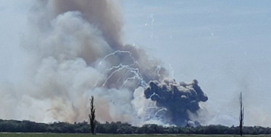 взрыв в крыму сегодня, крым взрыв, крым взрыв аэродром