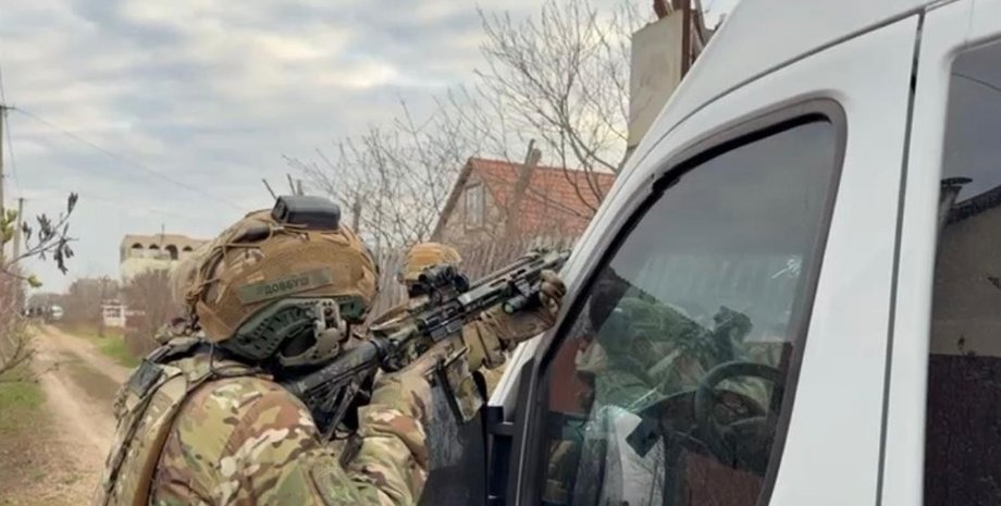 Чоловіка, який розстріляв поліцейських, намагалися затримати, але він чинив опір