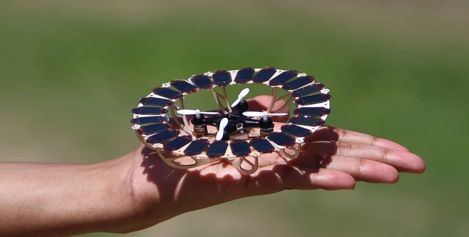 Сонячні панелі, дрон, фото