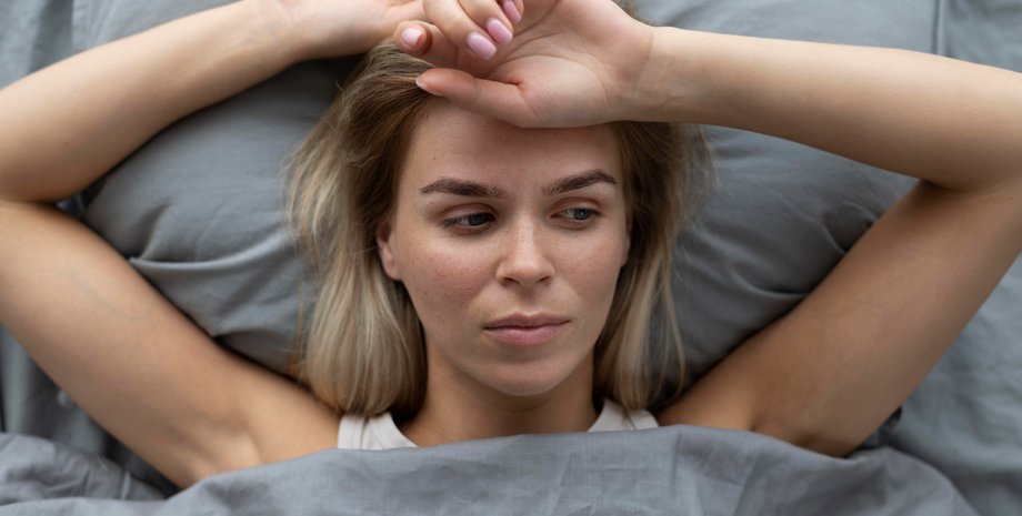 Девушка в постели