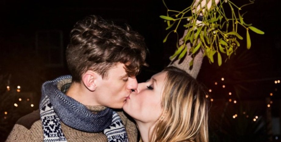 поцілунок під омелою