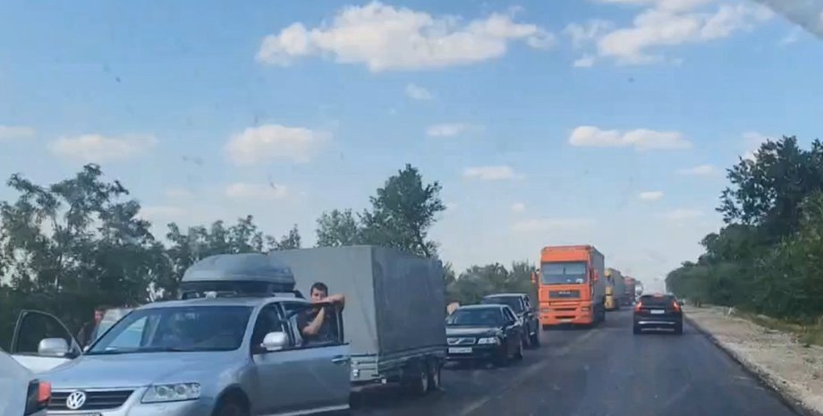 пробка на дороге, следствие взрыва на Крымском мосту