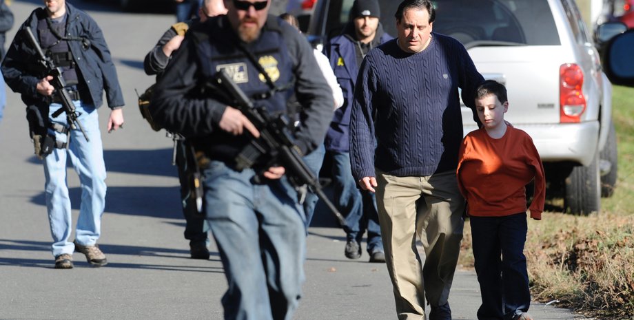 Масова стрілянина у школі "Санді-Хук"