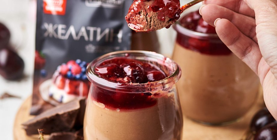 Шоколадний мус із вишнею