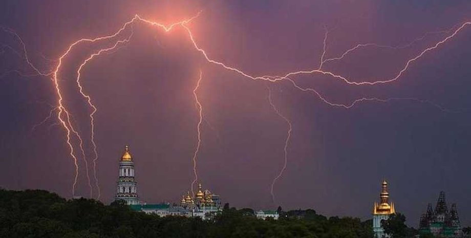 как защитить электронику во время грозы