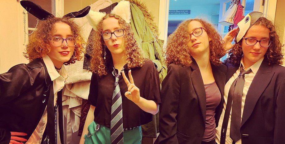 сестры Карлес, четверняшки, Великобритания