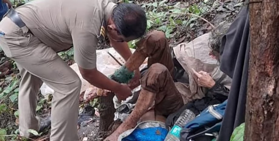 Жінка 40 днів була прив'язана до дерева, колишній чоловік кинув помирати, жертва колишнього чоловіка, 40 днів без їжі та води,