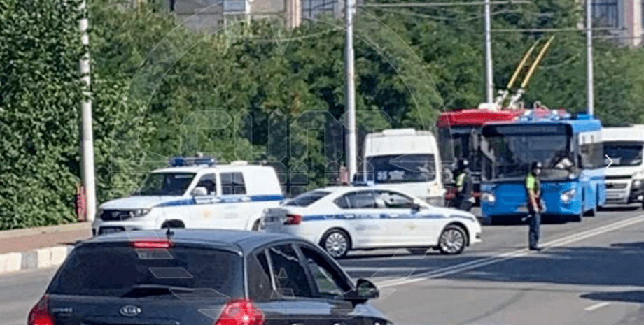 Брянск, автомобили, улица, Атака БПЛА на Брянск, удар по Брянску