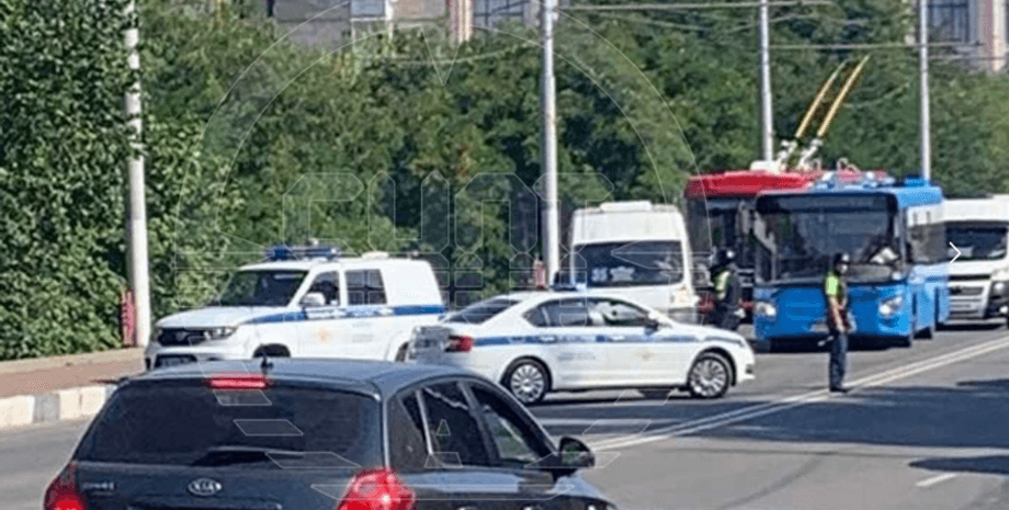 Брянск, автомобили, улица, Атака БПЛА на Брянск, удар по Брянску