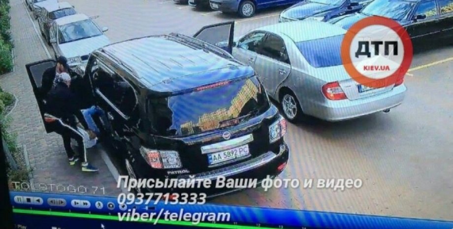 В Киеве из автомобиля похитили семейную пару / Фото: dtp.kiev.ua