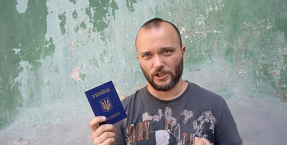 Луганчанину Вячеславу Бондаренко потребовалось два месяца, чтобы восстановить документы в Киеве