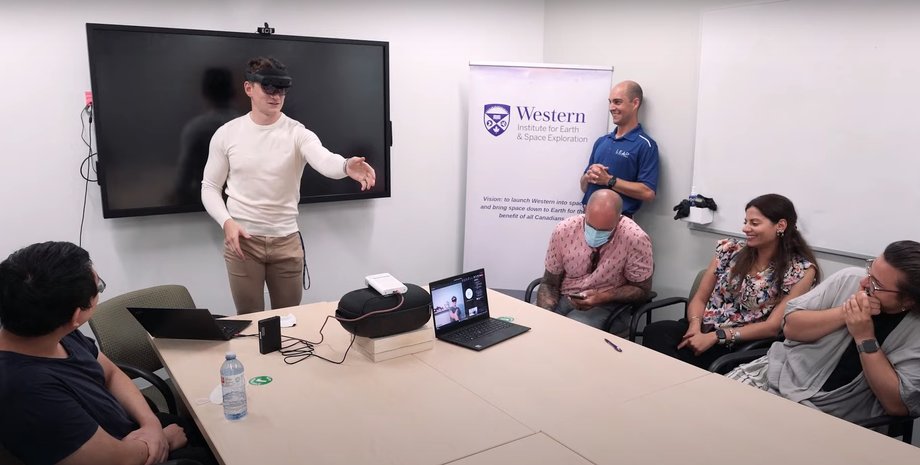 Голограмма