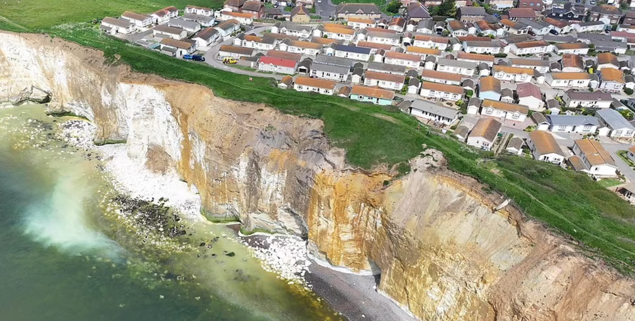 Житло людей скоро поглине море, втрата житла, нерухомість, Велика Британія, Ньюхейвен, курортне містечко, фото