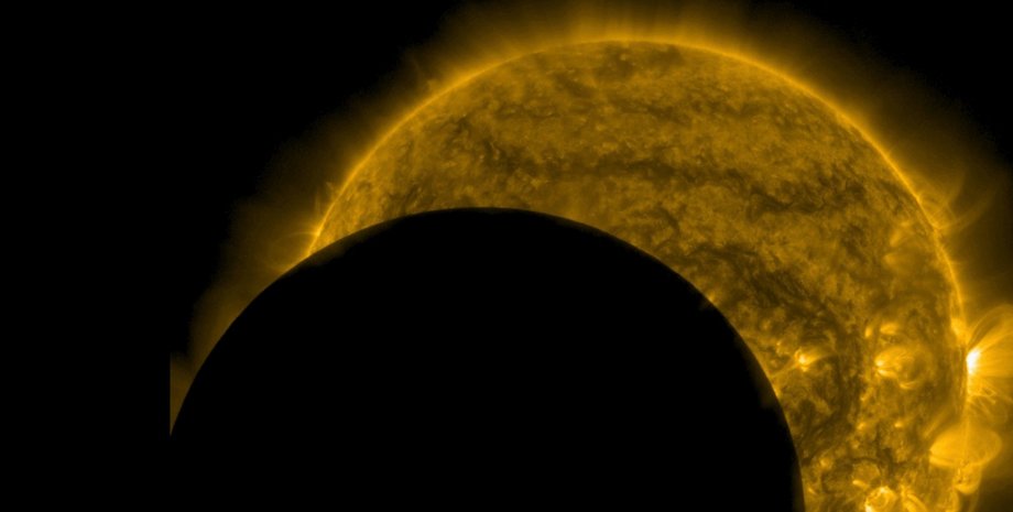 Місяць Сонце