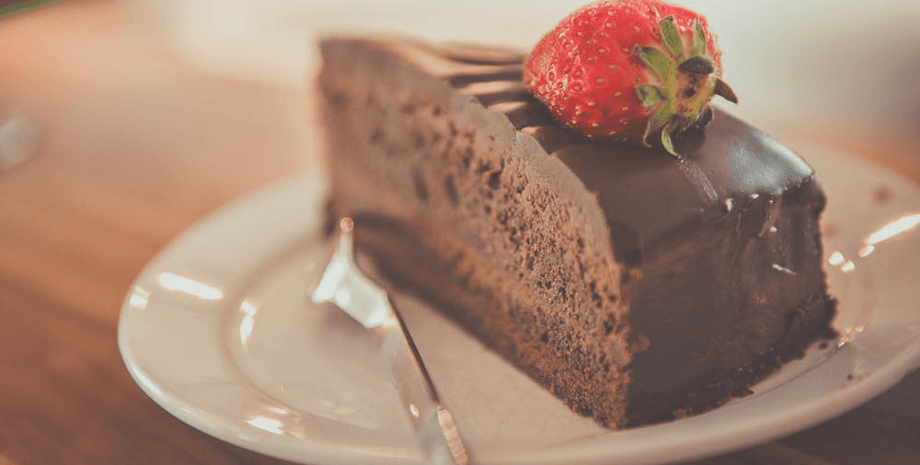 Торт с каннабисом, торт, лакомство, десерт, космический торт, сюрприз для коллег, отравила коллег, неудачная шутка, десерт с наркотиком