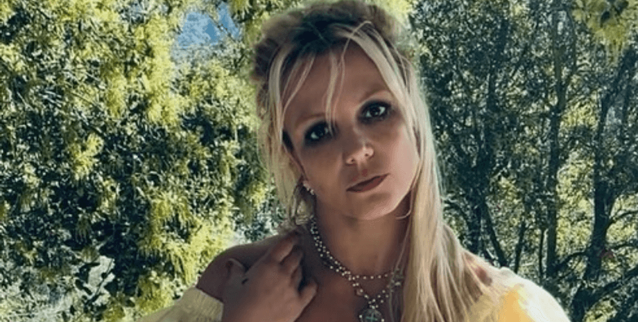 Бритни Спирс, соцсети, маникюр