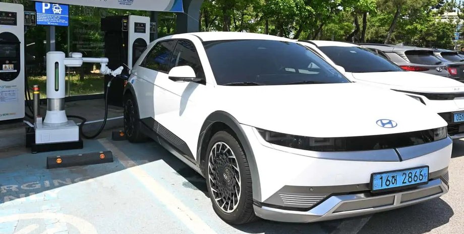 зарядка электрокара, зарядная станция, Зарядные роботы, электромобили Hyundai