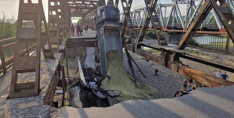 Обвал моста на Закарпатье, обвал моста, обвалился мост