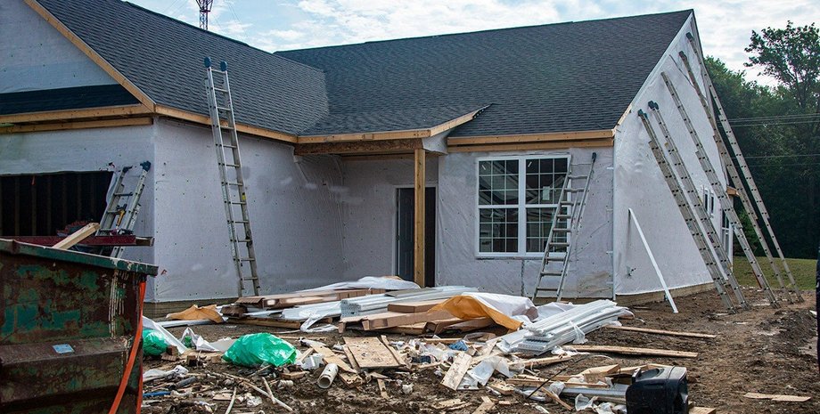 У дома рухнули стены, снос дома, ремонт, начали рушиться стены, ремонт в подвале, погреб в подвале, эвакуировали семь, страховка