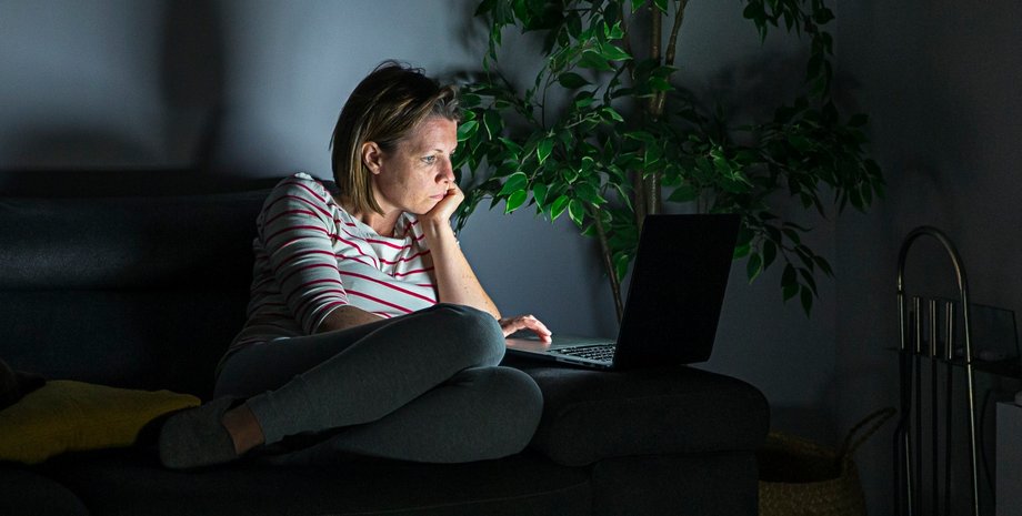 Женщина, ноутбук, интернет, фото