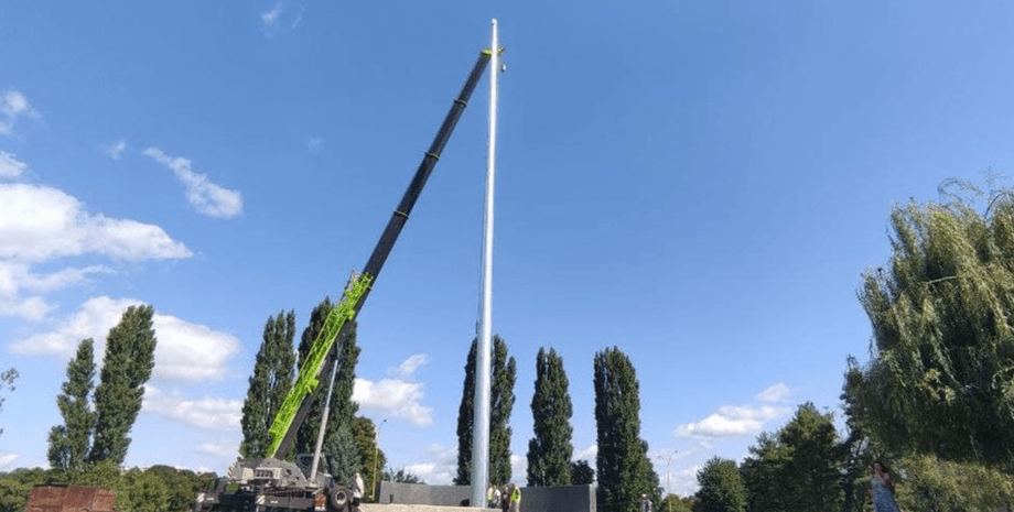 Флагшток в Ужгороді нахилився, ужгородський флагшток, День Незалежності