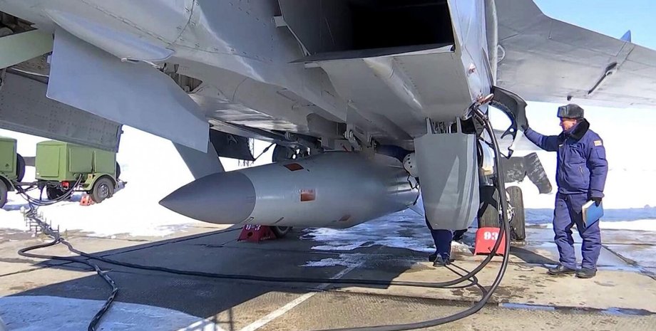 удари кинджали