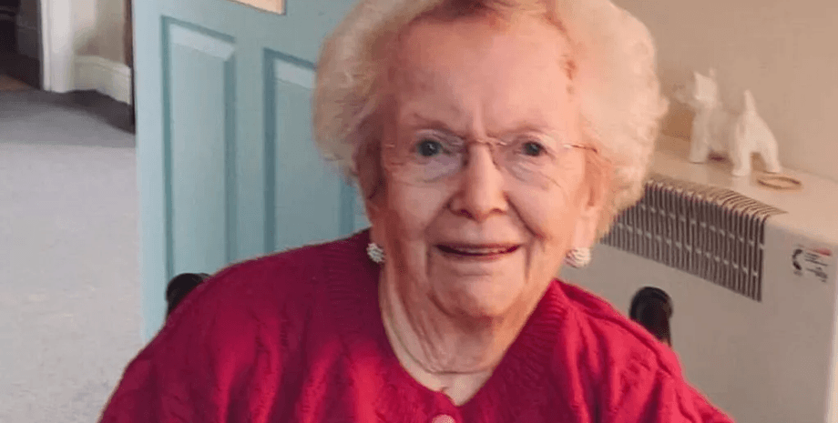 100-летняя женщина, секрет долголетия, пожилая женщина, крепкое здоровье, диета, рацион на день, как дожить до 100 лет, пенсионерка