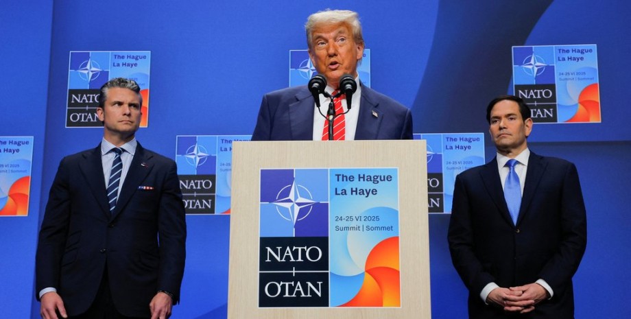 Дональд Трамп во время пресс-конференции Трамп на саммите НАТО