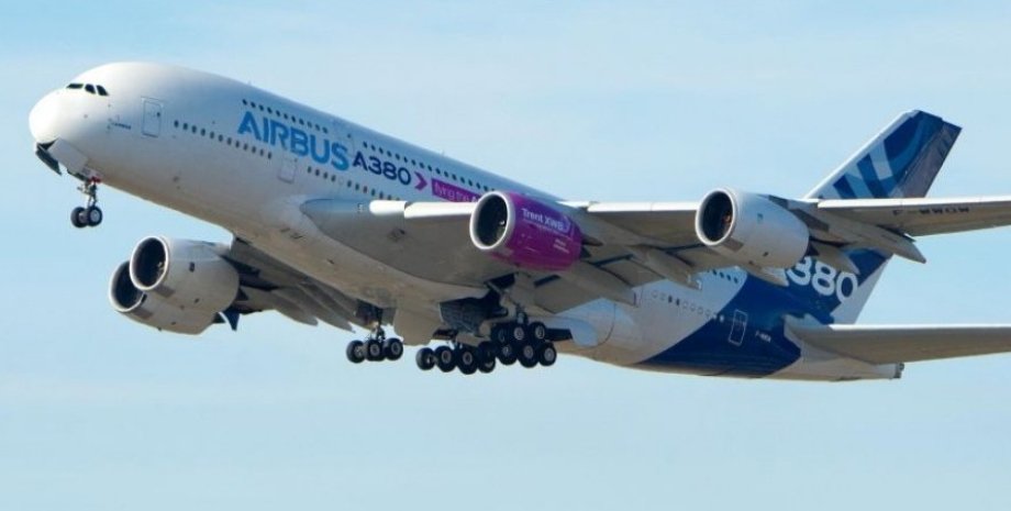 Лайнер Airbus A380 / airbus.com